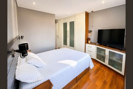 Apartamento à venda com 132m², 4 quartos e 3 vagas Apartamento à venda com 132m², 4 quartos e 3 vagasQuarto
