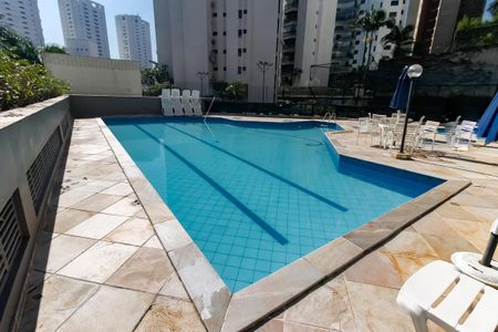Apartamento para alugar com 239m², 3 quartos e 3 vagas Apartamento para alugar com 239m², 3 quartos e 3 vagasÁrea comum - Piscina