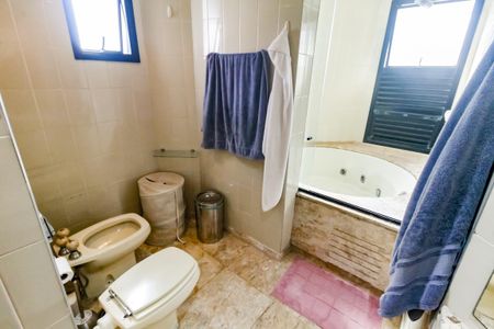 Apartamento para alugar com 239m², 3 quartos e 3 vagas Apartamento para alugar com 239m², 3 quartos e 3 vagasBanheiro da Suíte 3