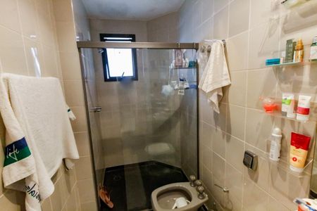 Apartamento para alugar com 239m², 3 quartos e 3 vagas Apartamento para alugar com 239m², 3 quartos e 3 vagasBanheiro da Suíte 1