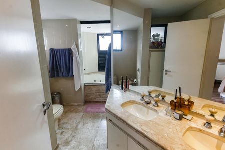 Apartamento para alugar com 239m², 3 quartos e 3 vagas Apartamento para alugar com 239m², 3 quartos e 3 vagasBanheiro da Suíte 3