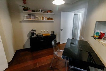 Apartamento para alugar com 239m², 3 quartos e 3 vagas Apartamento para alugar com 239m², 3 quartos e 3 vagasCopa