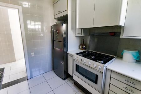 Apartamento para alugar com 239m², 3 quartos e 3 vagas Apartamento para alugar com 239m², 3 quartos e 3 vagasCozinha - Armários
