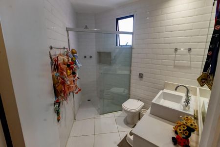 Apartamento para alugar com 239m², 3 quartos e 3 vagas Apartamento para alugar com 239m², 3 quartos e 3 vagasBanheiro da Suíte 2