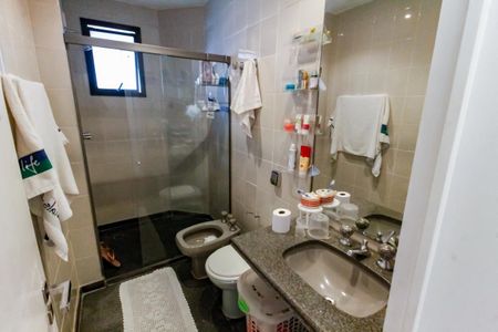 Apartamento para alugar com 239m², 3 quartos e 3 vagas Apartamento para alugar com 239m², 3 quartos e 3 vagasBanheiro da Suíte 1
