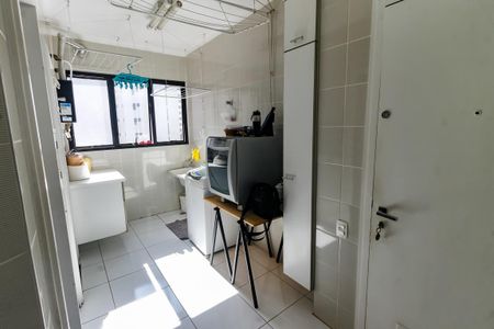 Apartamento para alugar com 239m², 3 quartos e 3 vagas Apartamento para alugar com 239m², 3 quartos e 3 vagasÁrea de Serviço