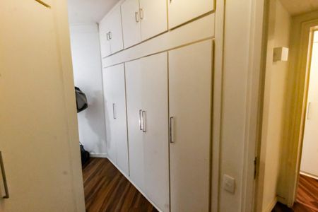 Apartamento para alugar com 239m², 3 quartos e 3 vagas Apartamento para alugar com 239m², 3 quartos e 3 vagasSuíte 3 - armários
