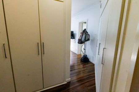 Apartamento para alugar com 239m², 3 quartos e 3 vagas Apartamento para alugar com 239m², 3 quartos e 3 vagasSuíte 3 - armários