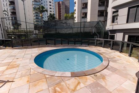 Apartamento para alugar com 239m², 3 quartos e 3 vagas Apartamento para alugar com 239m², 3 quartos e 3 vagasÁrea comum - Piscina