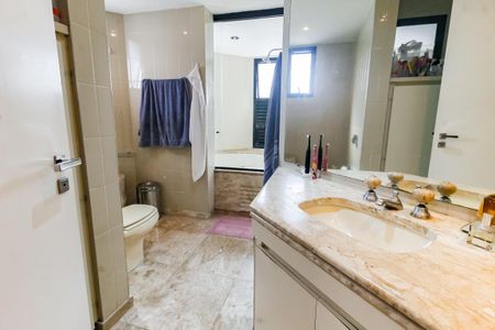 Apartamento para alugar com 239m², 3 quartos e 3 vagas Apartamento para alugar com 239m², 3 quartos e 3 vagasBanheiro da Suíte 3