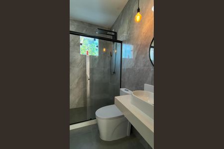 Casa de condomínio à venda com 240m², 3 quartos e 2 vagas Casa de condomínio à venda com 240m², 3 quartos e 2 vagasBanheiro Social