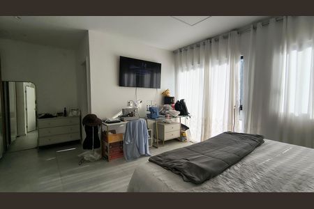 Casa de condomínio à venda com 240m², 3 quartos e 2 vagas Casa de condomínio à venda com 240m², 3 quartos e 2 vagasSuíte
