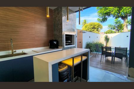 Casa de condomínio à venda com 240m², 3 quartos e 2 vagas Casa de condomínio à venda com 240m², 3 quartos e 2 vagasÁrea Gourmet