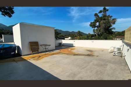 Casa de condomínio à venda com 240m², 3 quartos e 2 vagas Casa de condomínio à venda com 240m², 3 quartos e 2 vagasTerraço