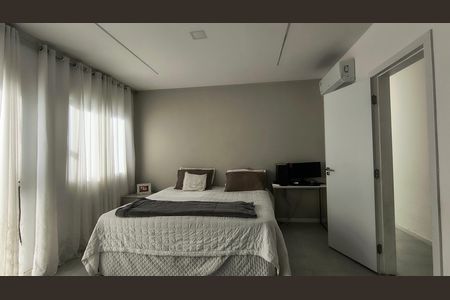 Casa de condomínio à venda com 240m², 3 quartos e 2 vagas Casa de condomínio à venda com 240m², 3 quartos e 2 vagasSuite