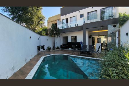 Casa de condomínio à venda com 240m², 3 quartos e 2 vagas Casa de condomínio à venda com 240m², 3 quartos e 2 vagasQuintal