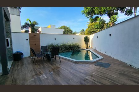Casa de condomínio à venda com 240m², 3 quartos e 2 vagas Casa de condomínio à venda com 240m², 3 quartos e 2 vagasQuintal