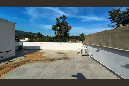 Casa de condomínio à venda com 240m², 3 quartos e 2 vagas Casa de condomínio à venda com 240m², 3 quartos e 2 vagasTerraço