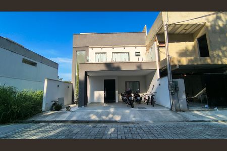 Casa de condomínio à venda com 240m², 3 quartos e 2 vagas Casa de condomínio à venda com 240m², 3 quartos e 2 vagasFachada da Casa