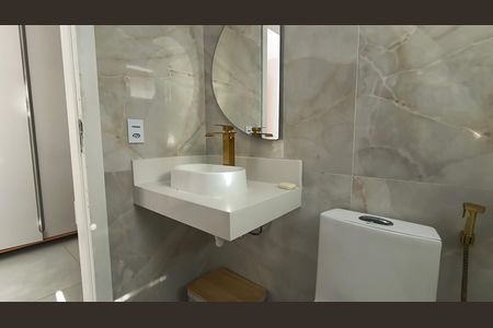 Casa de condomínio à venda com 240m², 3 quartos e 2 vagas Casa de condomínio à venda com 240m², 3 quartos e 2 vagasBanheiro da Suíte