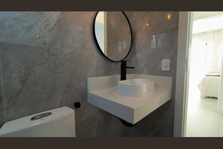 Casa de condomínio à venda com 240m², 3 quartos e 2 vagas Casa de condomínio à venda com 240m², 3 quartos e 2 vagasBanheiro Social
