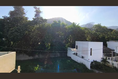 Casa de condomínio à venda com 240m², 3 quartos e 2 vagas Casa de condomínio à venda com 240m², 3 quartos e 2 vagasTerraço