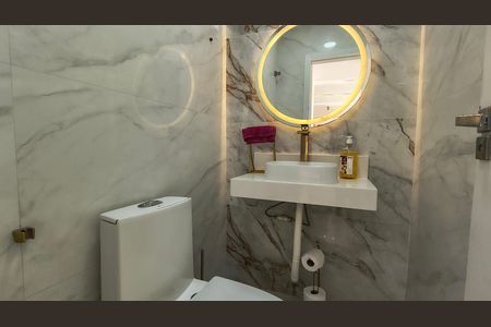 Casa de condomínio à venda com 240m², 3 quartos e 2 vagas Casa de condomínio à venda com 240m², 3 quartos e 2 vagasLavabo
