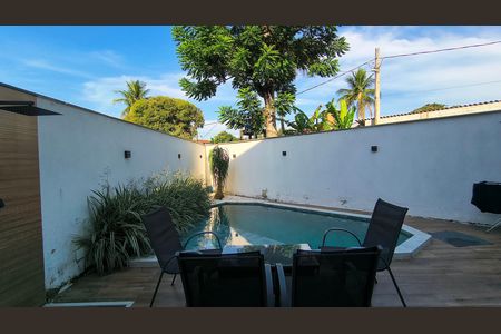 Casa de condomínio à venda com 240m², 3 quartos e 2 vagas Casa de condomínio à venda com 240m², 3 quartos e 2 vagasQuintal