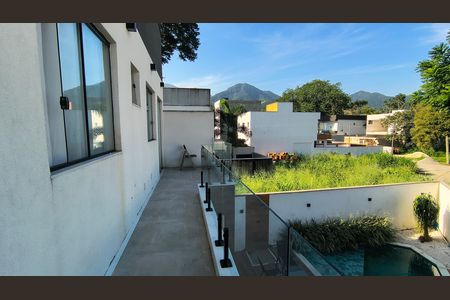 Casa de condomínio à venda com 240m², 3 quartos e 2 vagas Casa de condomínio à venda com 240m², 3 quartos e 2 vagasVaranda do Quarto 1 e 2