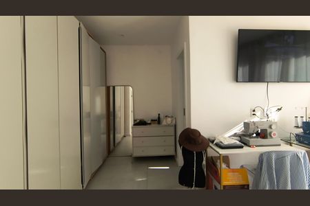 Casa de condomínio à venda com 240m², 3 quartos e 2 vagas Casa de condomínio à venda com 240m², 3 quartos e 2 vagasSuíte