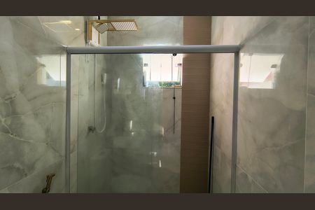 Casa de condomínio à venda com 240m², 3 quartos e 2 vagas Casa de condomínio à venda com 240m², 3 quartos e 2 vagasBanheiro da Suíte