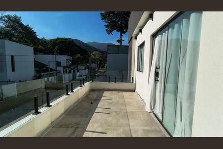 Casa de condomínio à venda com 240m², 3 quartos e 2 vagas Casa de condomínio à venda com 240m², 3 quartos e 2 vagasVaranda da Suíte