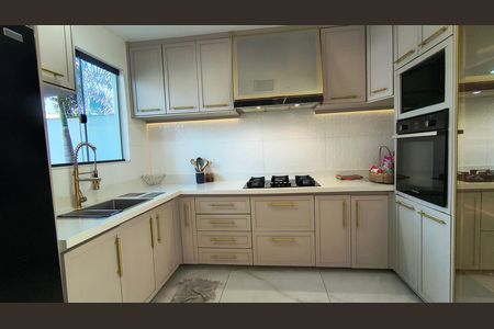 Casa de condomínio à venda com 240m², 3 quartos e 2 vagas Casa de condomínio à venda com 240m², 3 quartos e 2 vagasCozinha