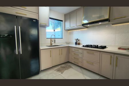 Casa de condomínio à venda com 240m², 3 quartos e 2 vagas Casa de condomínio à venda com 240m², 3 quartos e 2 vagasCozinha