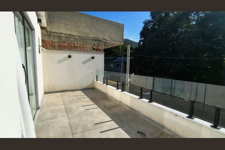 Casa de condomínio à venda com 240m², 3 quartos e 2 vagas Casa de condomínio à venda com 240m², 3 quartos e 2 vagasVaranda da Suíte