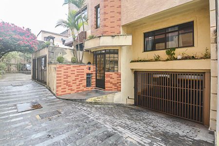 Apartamento à venda com 186m², 3 quartos e 2 vagas Apartamento à venda com 186m², 3 quartos e 2 vagasHall de entrada