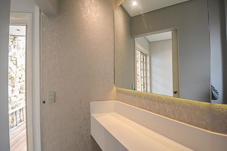 Apartamento à venda com 186m², 3 quartos e 2 vagas Apartamento à venda com 186m², 3 quartos e 2 vagasLavabo