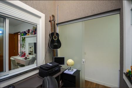 Casa à venda com 114m², 3 quartos e 2 vagas Casa à venda com 114m², 3 quartos e 2 vagasEscritorio