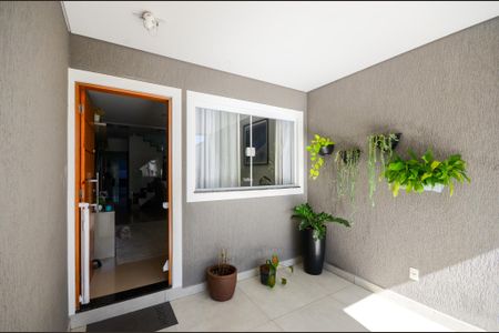 Casa à venda com 114m², 3 quartos e 2 vagas Casa à venda com 114m², 3 quartos e 2 vagasEntrada