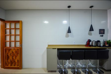 Casa à venda com 114m², 3 quartos e 2 vagas Casa à venda com 114m², 3 quartos e 2 vagasCozinha