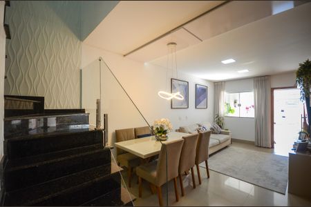 Casa à venda com 114m², 3 quartos e 2 vagas Casa à venda com 114m², 3 quartos e 2 vagasSala