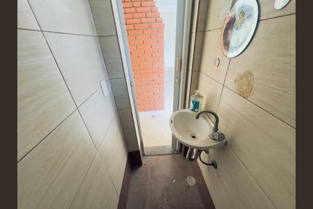 Casa à venda com 250m², 3 quartos e 6 vagasBanheiro 4