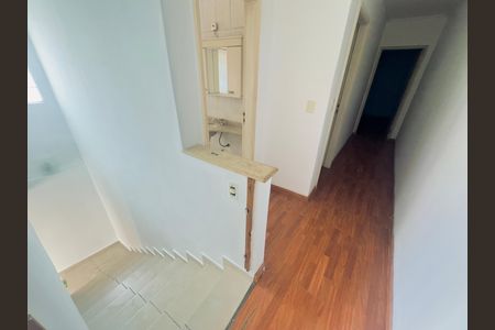 Casa à venda com 250m², 3 quartos e 6 vagasEscada interna