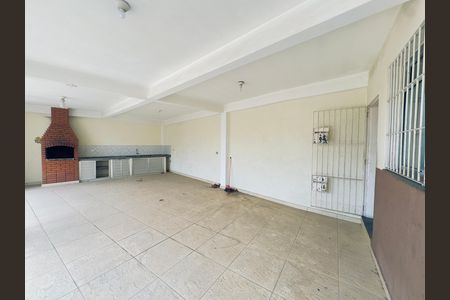 Casa à venda com 250m², 3 quartos e 6 vagasQuintal