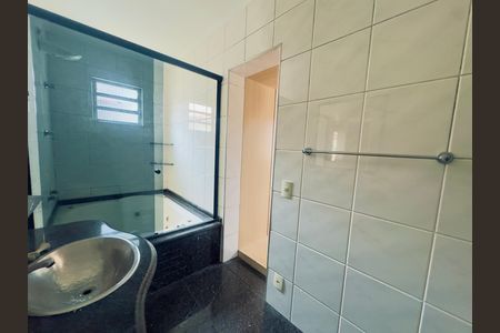 Casa à venda com 250m², 3 quartos e 6 vagasBanheiro 2