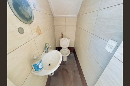 Casa à venda com 250m², 3 quartos e 6 vagasBanheiro 4