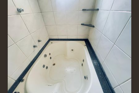 Casa à venda com 250m², 3 quartos e 6 vagasBanheiro 2