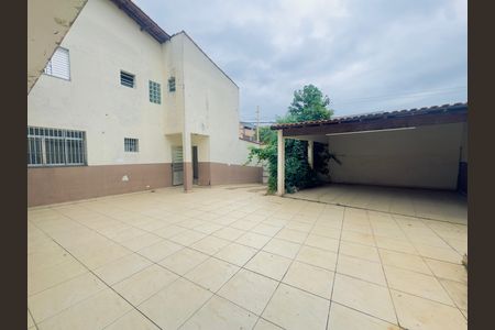 Casa à venda com 250m², 3 quartos e 6 vagasQuintal