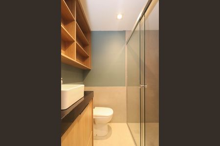 Banheiro de kitnet/studio para alugar com 1 quarto, 26m² em Pompeia, São Paulo