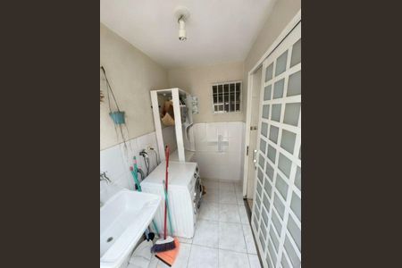 Casa à venda com 3 quartos, 135m² em Parque Ipe, São Paulo